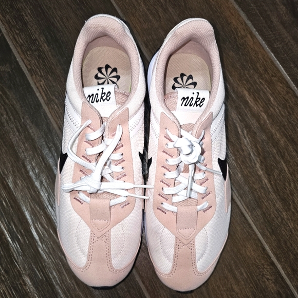 Nike Air Max Pre-Day Women's 9.5 Light Bone/Sanddrift/Iron Grey/White - Picture 5 of 8